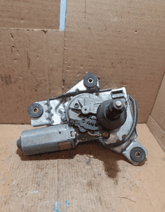 SILNICZEK WYCIERACZKI TYLNEJ MITSUBISHI CARISMA HB 3