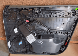 TAPICERKA BOCZEK DRZWI LEWYCH PRZÓD PRZEDNICH AUDI Q3 II 83A867133 UK 5