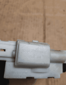 } ZAMEK KLAPY TYŁ RENAULT nr 8200076240 4