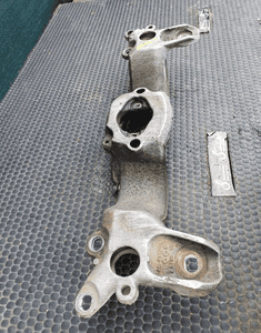 Łapa Wspornik 8E0399263S Poduszka Podpora Belka Skrzyni Skrzynia Biegów Audi A4 B6 B7 4