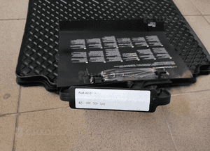 ORYGINALNE Dywanini Gumowe Audi A2 8Z 8Z1061501 przednie zestaw NOWE 2
