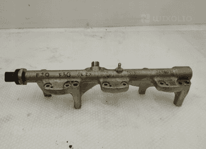 Bmw F20 F30 F45 listwa wtryskowa 7639975 2