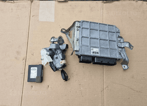 auris 1.6 sterownik kluczyk zestaw 89661-02t40 1