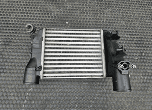 Intercooler 8E0145805L Lewy Chlodnica Powietrza Turbiny 1.8 T Turbo AUDI A4 B6 B7 9