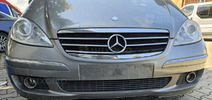 Mercedes A W169 zderzak przód przedni  748 1