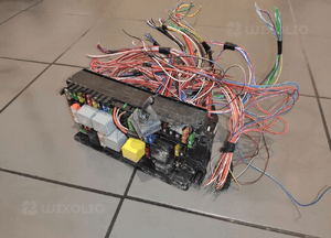 MERCEDES C-KLASA W204 LIFT W212 SKRZYNKA BEZPIECZNIKÓW SAM A2129003314 2