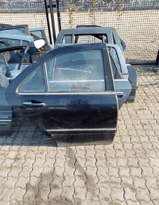 drzwi prawe tył  e klasa w 211
