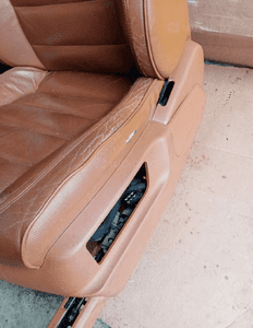Fotele komplet kanapa boczki skóra ruda elektryczne VW Touareg 7L 13