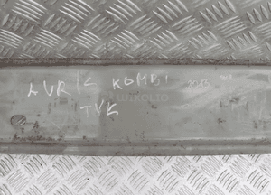 TOYOTA AURIS II KOMBI BELKA ZDERZAKA TYL TYLNA RADOM 2
