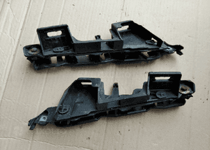 Citroen C4 slizg mocowanie blotnika przod prawy 2