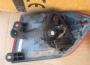 Lampa tył tylna prawa lewa bmw F30 w błotnik 7