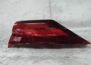 Bmw 1 F40 lampa tylna prawa w klapę idealna 2