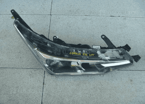 Toyota corolla E16 lift 2016 lampa prawa lewa led oryginał ładna 10
