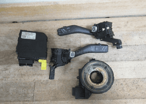 PRZEŁĄCZNIK ZESPOLONY MANETKI TAŚMA VW GOLF V 5 1K0 2003- 3