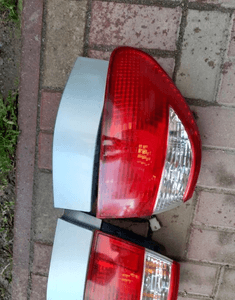Mazda 626 HB 97-02 Lampa listwa plastik tylna tył 2