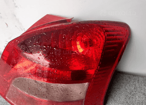 Toyota yaris ii 2 lampa tył tylna prawa 3