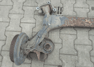 Audi A2 belka zawieszenia tył tylnego 2