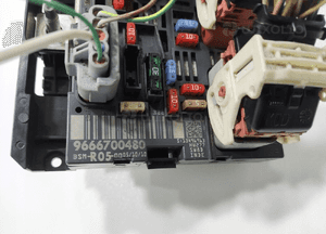 MODUŁ STEROWNIK BSM CITROEN BERLINGO PEUGEOT PARTNER III 9666700480 2008-18 4