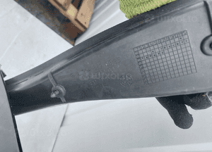 Błotnik prawy przód mercedes W204 lift 9