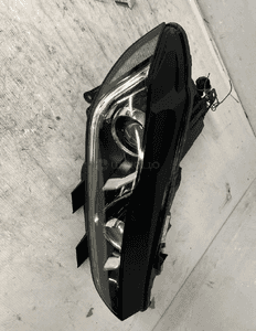 Przednia prawa lampa jaguar xe X760 GX73-13W029-DG uk 1