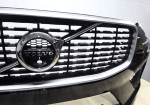 Volvo XC60 zderzak przód r-design 2019R llu 4