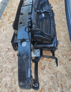 BMW 5 E60 5 seria 520d automat 03-10 PAS PRZEDNI BELKA CHŁODNICE WENTYLATOR 5
