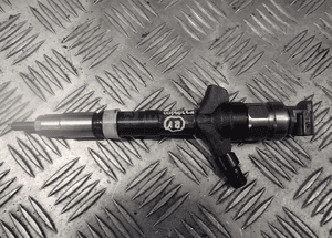 Wtryskiwacz 23670-0G040 2.0D4D avensis T25 rav 4 verso radom 1