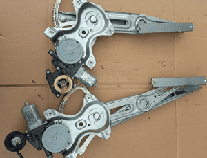 Toyota Yaris II mechanizm podnośnik szyby przód przedni prawy lewy 5D    06-11 1