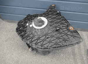 Zbiornik adblue audi A4 B9 8W0131878AM 3