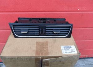 Audi A4 B8 8K0 listwa konsola kratka 1