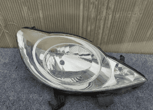 Lampa przód przednia prawa peugeot 107 oryginał 1