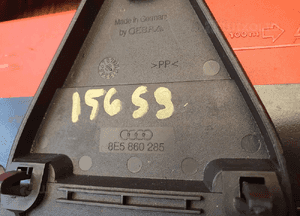 Uchwyt 8E5860285 4B5860251C Mocowanie Rygiel Trojkat Ostrzegawczy Klapa Audi A4 B6 B7 Sedan 8