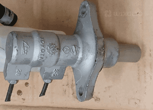 Toyota Yaris II 2 P9 pompa hamulcowa pompka 2
