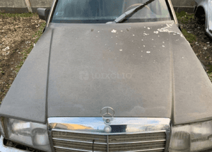MERCEDES 124 maska Grill atrapa drzwi 1