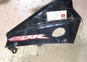 honda cbr 150 r owiewka prawa czachy 3