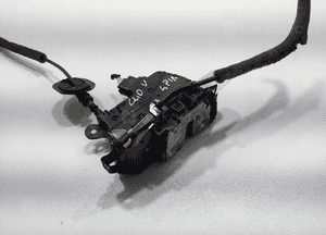 Zamek drzwi lewy przód przedni renault clio v 805032387R 2019-2024 3
