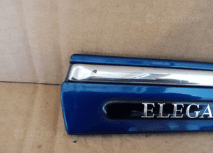 Listwa błotnika prawy przód Mercedes C-Klasa W203 A2036904862 2