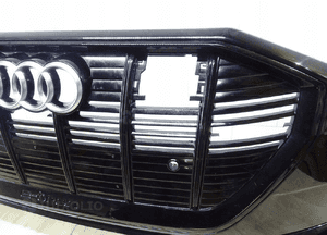 Audi e-tron 18- zderzak przód przedni oryg 4KE807437 5