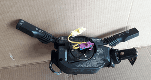 Opel Vectra C lift przelacznik pod kierownice 13162135 DM 6