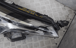 Lampa prawy przód toyota chr led europa  81110-F4031 3