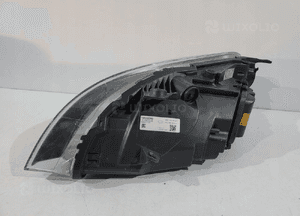 VOLVO V40 Lampa Xenon R - 13686 6
