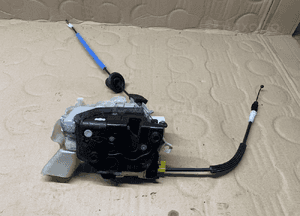 Zamek drzwi lewy przód 7 PIN Audi A4 B8 8J1837015C 1