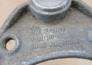 Wahacz lewy przód przedni górny VW Touareg 7L0407047A 4