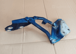Zawias maski lewy LD5Q VW Touareg 7L6823301 2