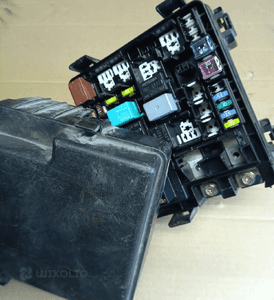 Honda CRv CR-V II 2.2 CTDI skrzynka bezpiecznikow 3