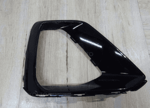 Audi Q8 lift 22 s-line atrapa kratka zderzaka prawy przód 4M8853054 1