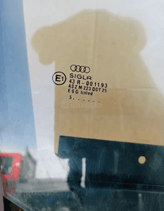 Mechanizm podnośnik szyby ramka prawy przód Audi A4 B5 8D0837754 5