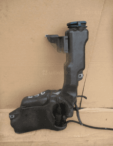 Zbiorniczek spryskiwaczy mercedes W204 3