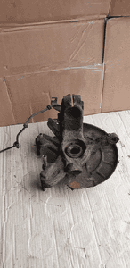 Zwrotnica piasta prawy przód kompletna VW FOX 1.2 4