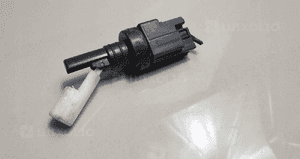 VOLVO C30 C70 CZUJNIK POZIOMU PŁYNU SPRYSKIWACZY 2